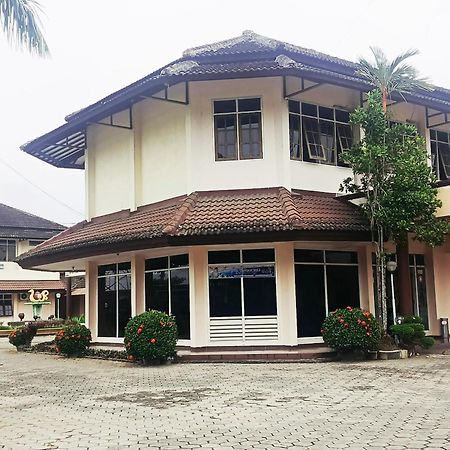 Hotel Wijaya Purwokerto Exterior photo