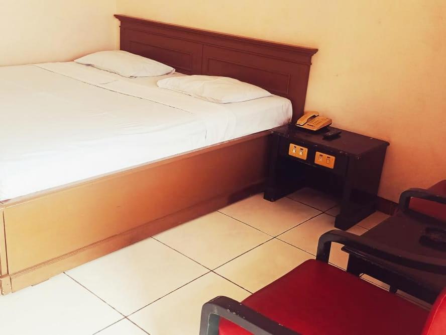 Hotel Wijaya Purwokerto Exterior photo