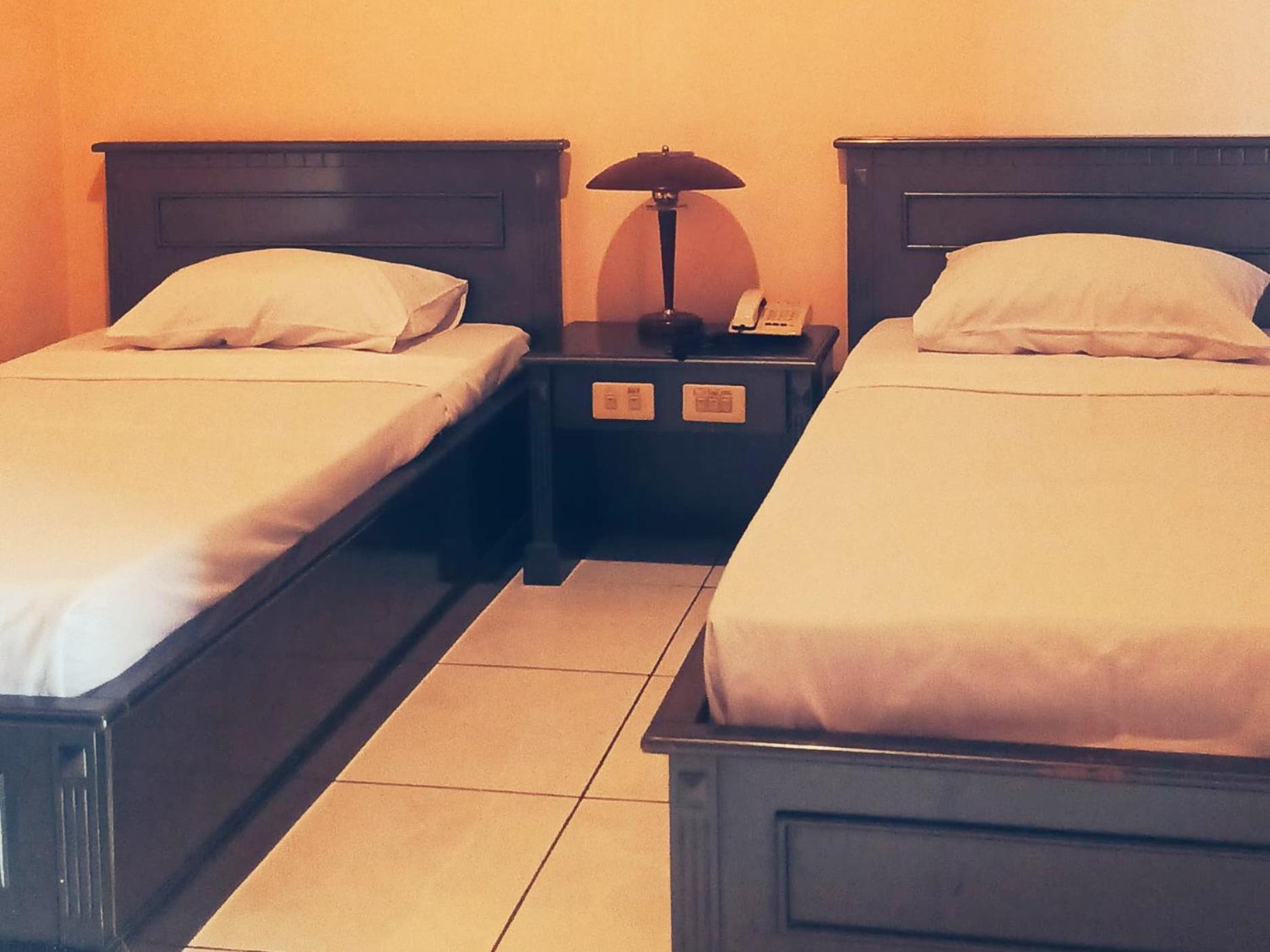 Hotel Wijaya Purwokerto Exterior photo
