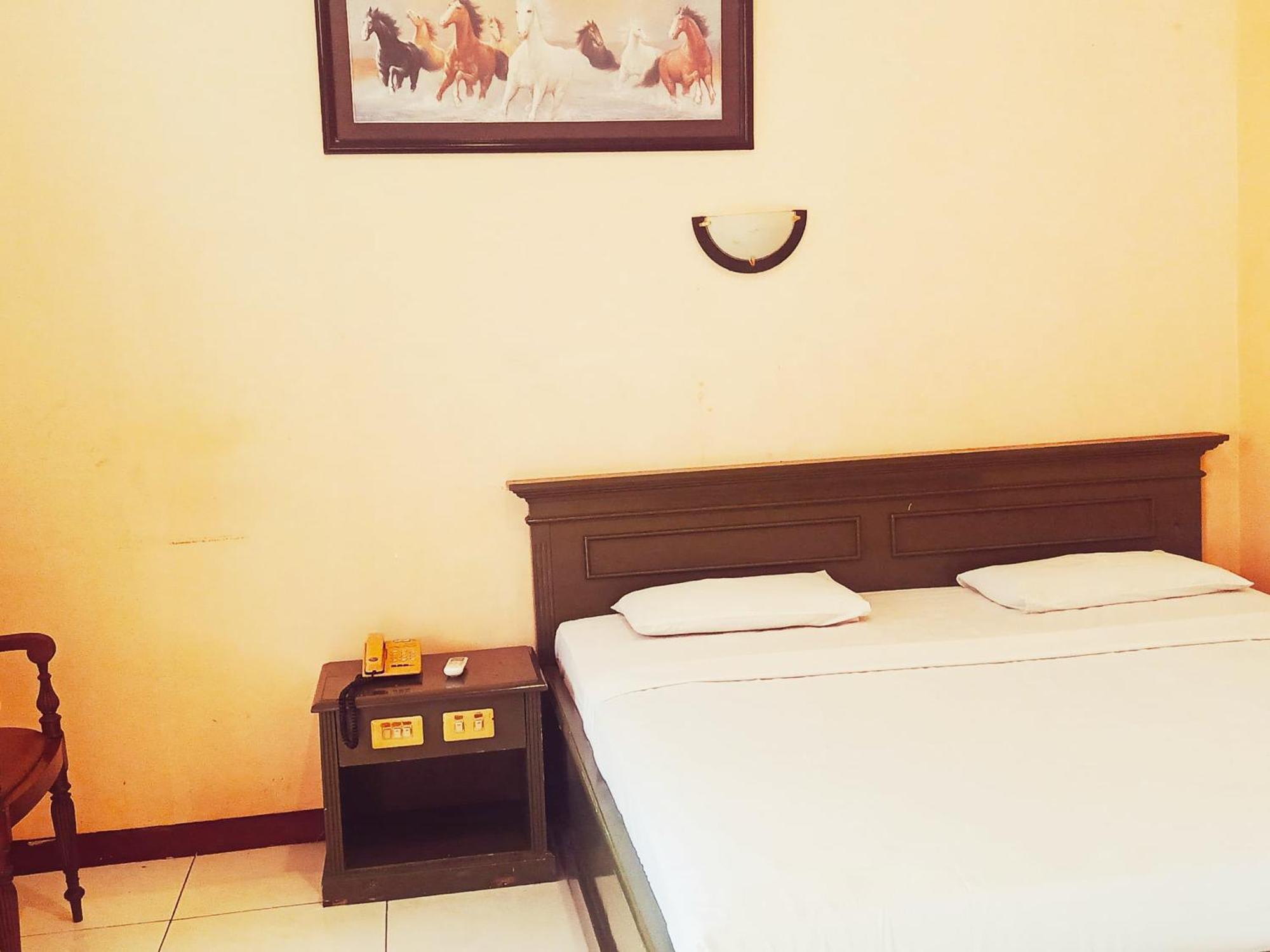Hotel Wijaya Purwokerto Exterior photo