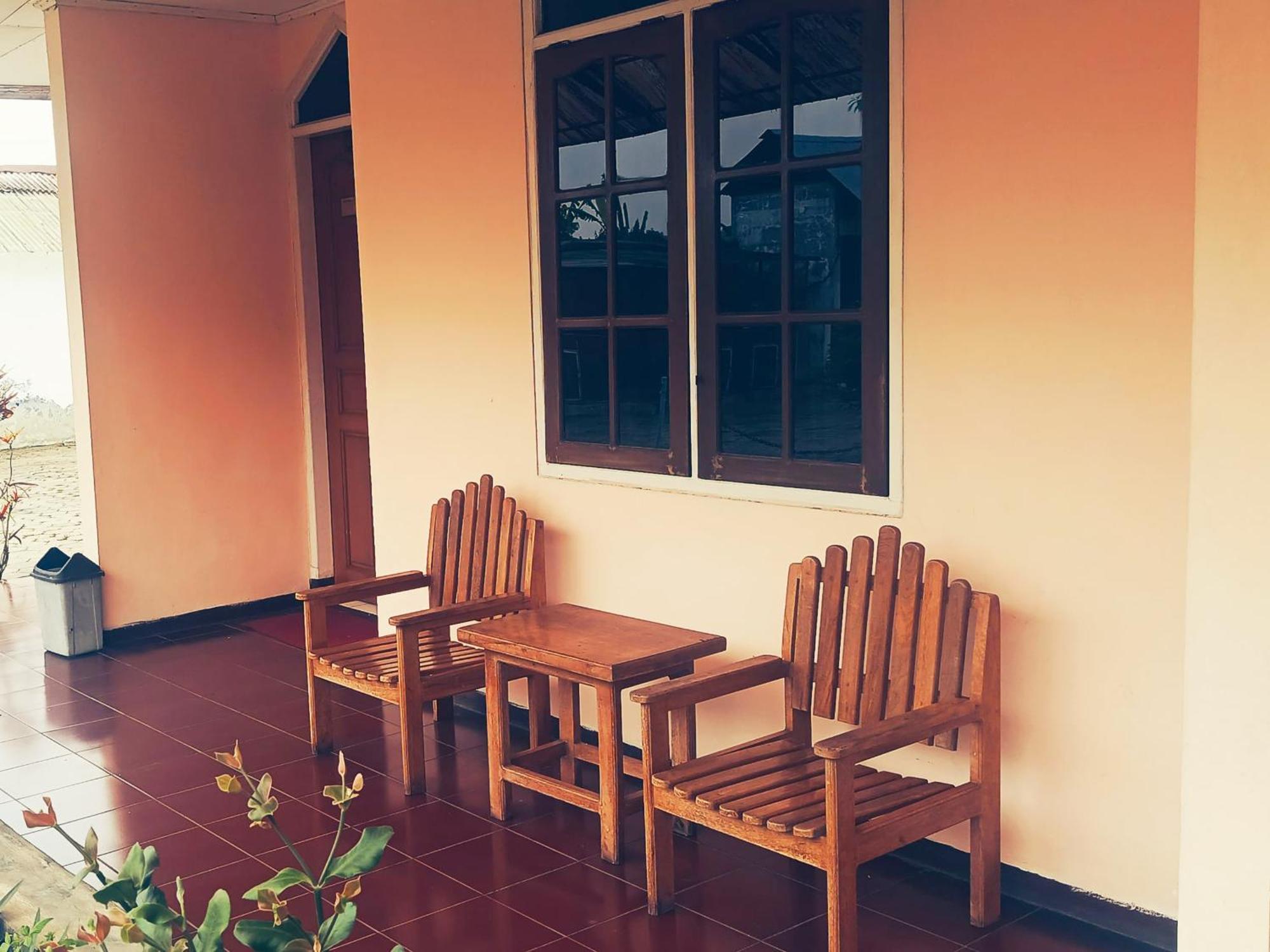 Hotel Wijaya Purwokerto Exterior photo