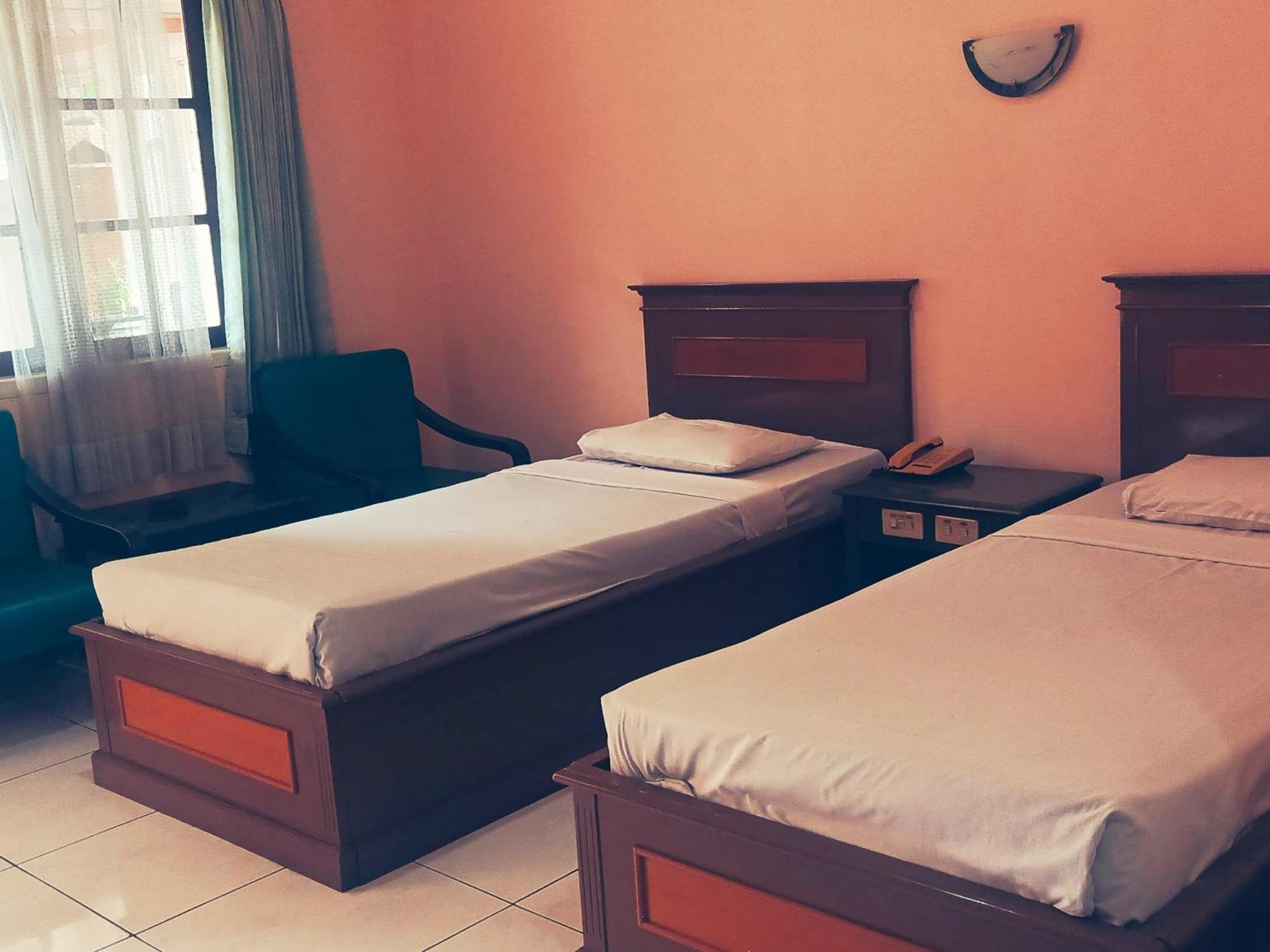 Hotel Wijaya Purwokerto Exterior photo