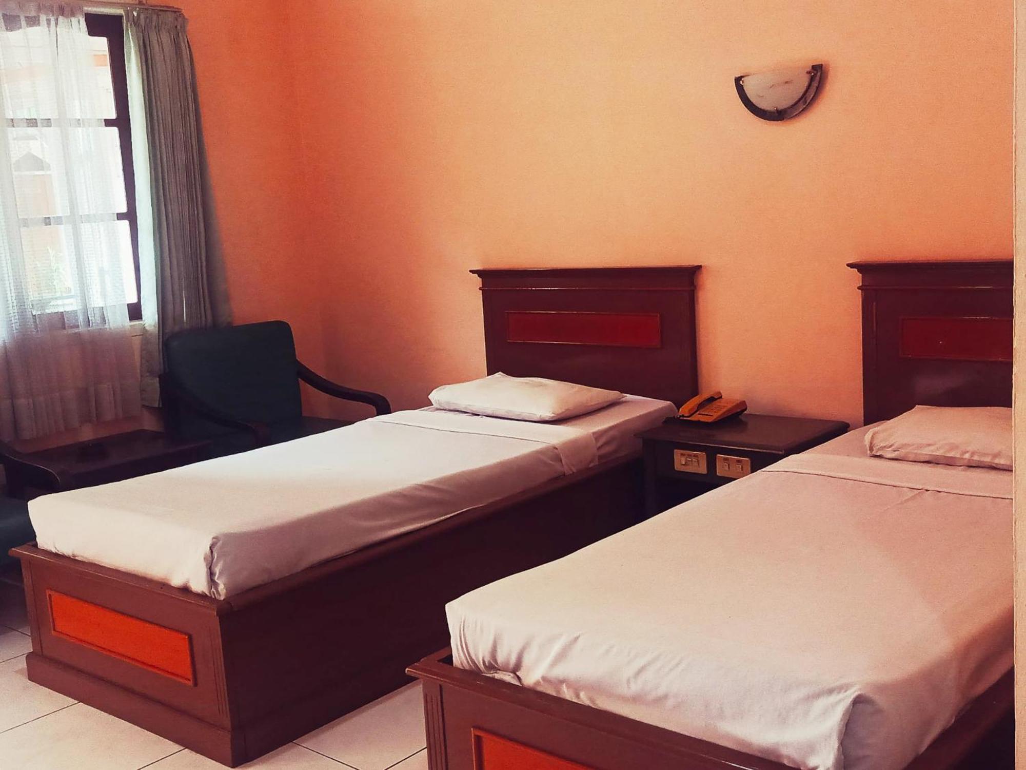 Hotel Wijaya Purwokerto Exterior photo