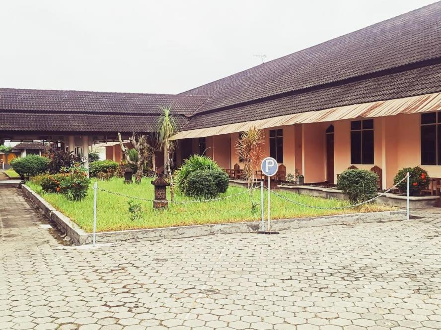 Hotel Wijaya Purwokerto Exterior photo