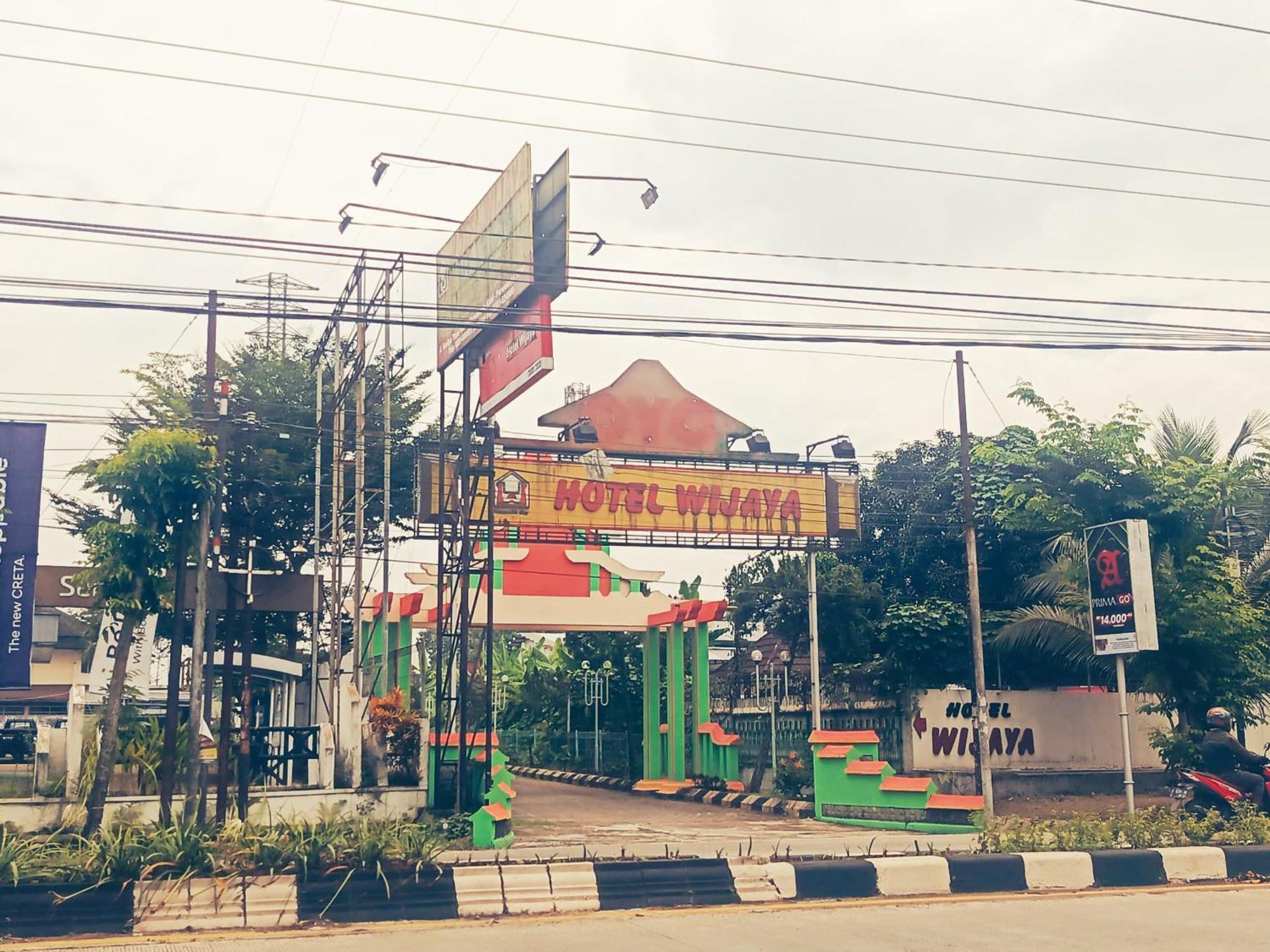Hotel Wijaya Purwokerto Exterior photo