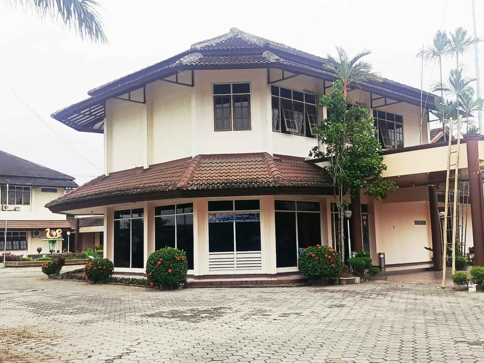 Hotel Wijaya Purwokerto Exterior photo