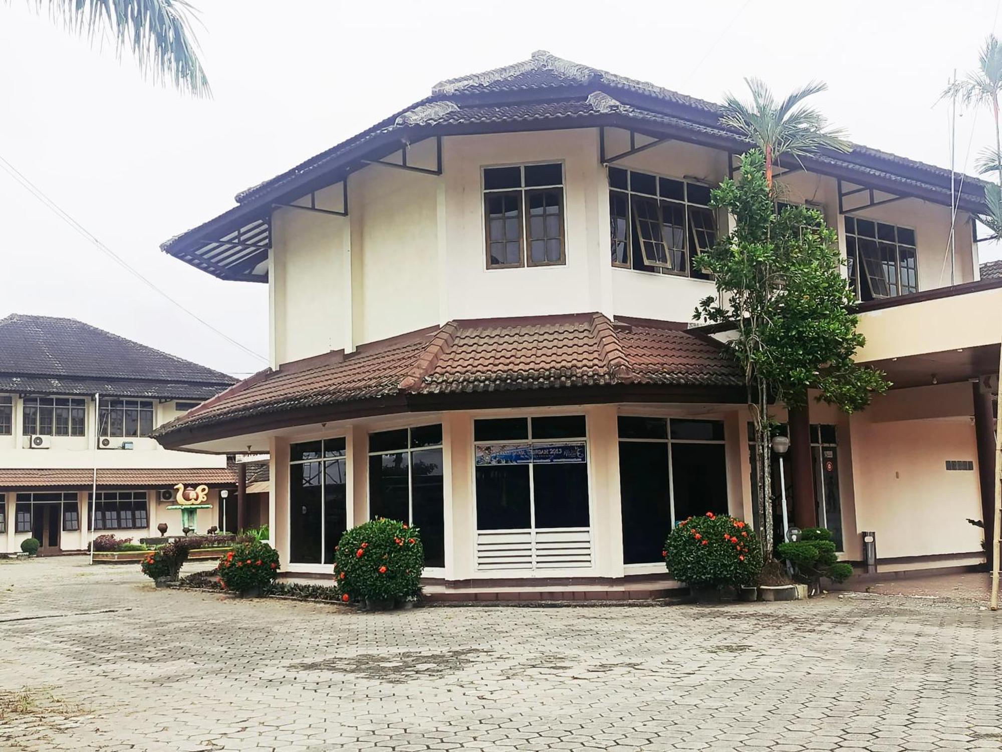 Hotel Wijaya Purwokerto Exterior photo