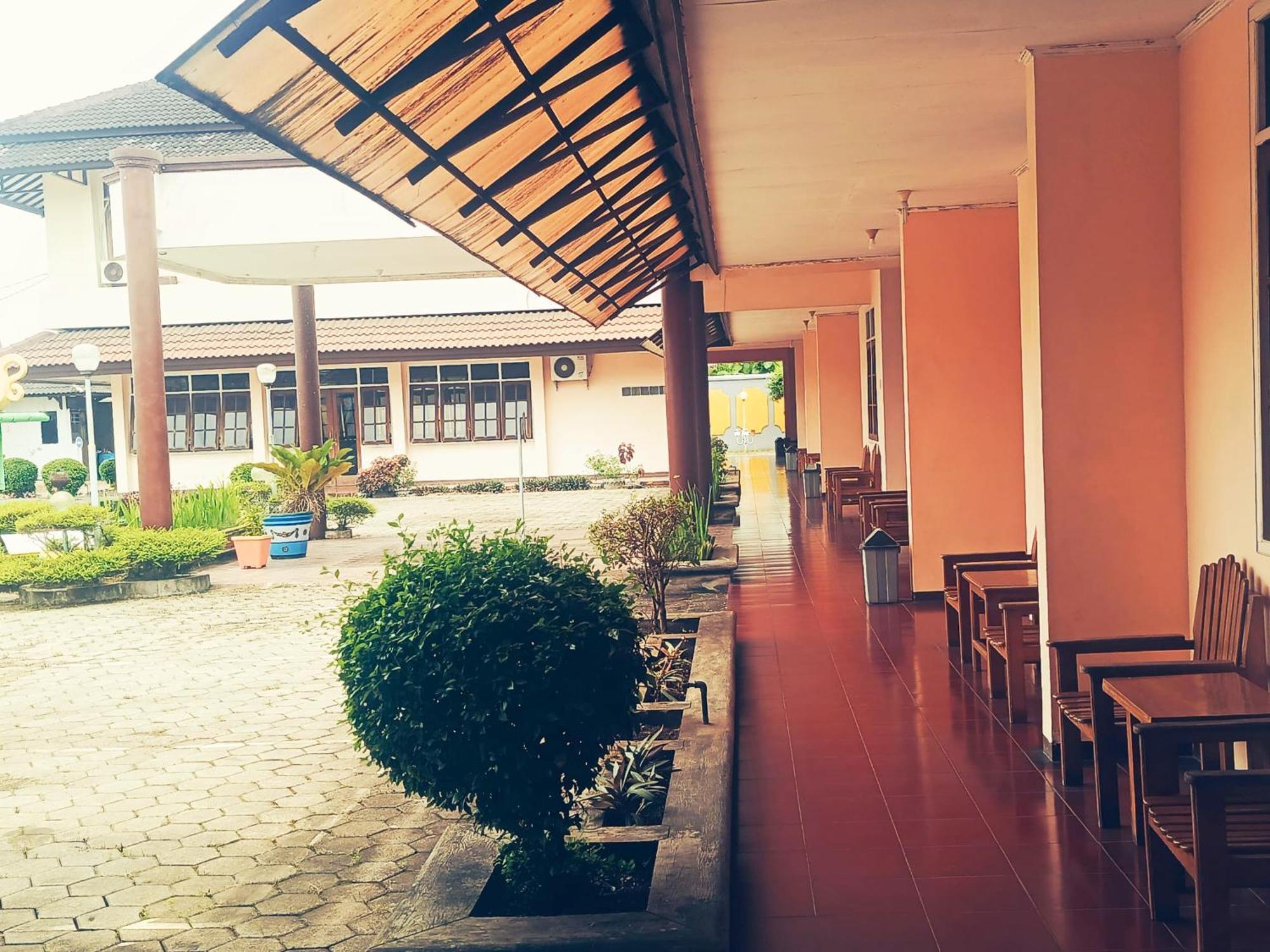Hotel Wijaya Purwokerto Exterior photo